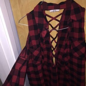 BKE Long sleeve cut off shoulder red and black